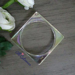 🎀 Iridescent Fashion Bracelet